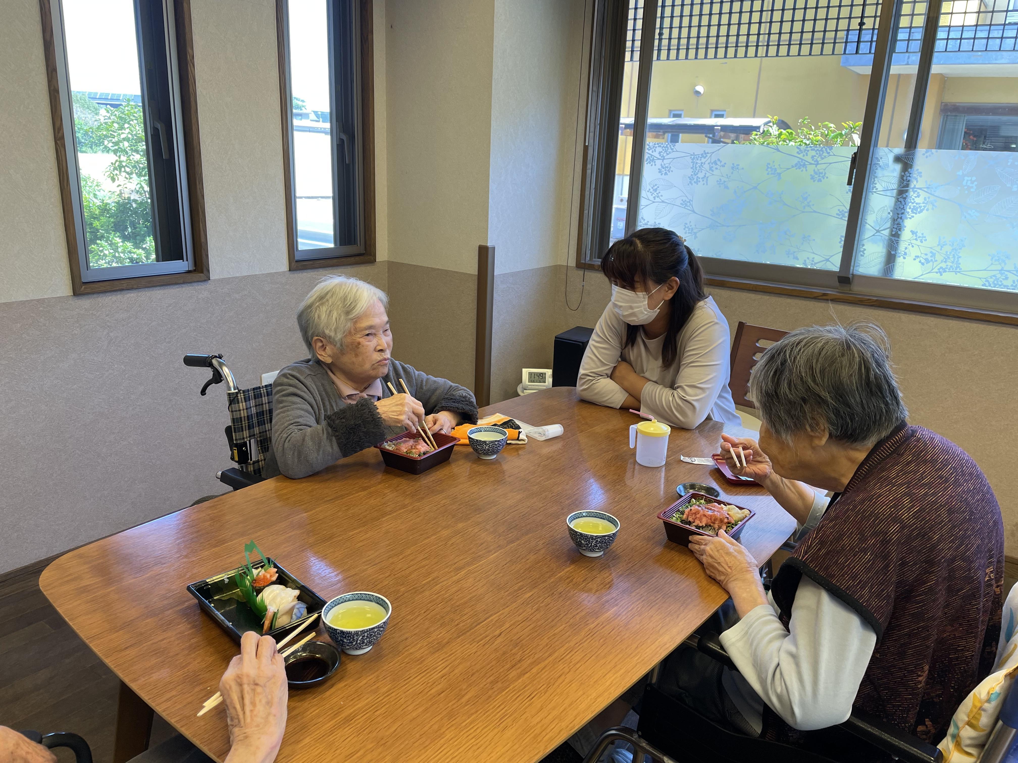 【特養】お寿司パーティをしました。