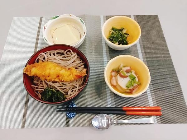 海老天そば・たこ里芋煮・梨と青菜の胡麻和え・柚ゼリー常食・刻み食.jpg