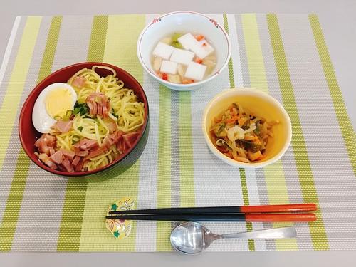 5.22塩ラーメン・もやしと胡瓜のサラダ・杏仁豆腐.jpg