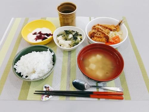 4.30あじフライ・豆腐とチンゲン菜の蟹あんかけ・里芋の味噌汁・ブラマンジェブルーべりーソース添え.jpg