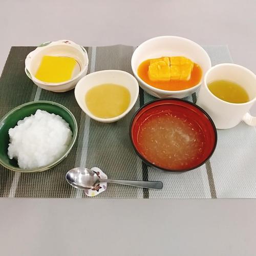 海老チリソース・ビーフンサラダ・甘夏ゼリー・トマトと卵スープ　ソフト食.jpg