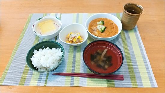 じゃがいもグラタン・大根カイワレサラダ・チンゲン菜スープ・パインゼリー.jpg