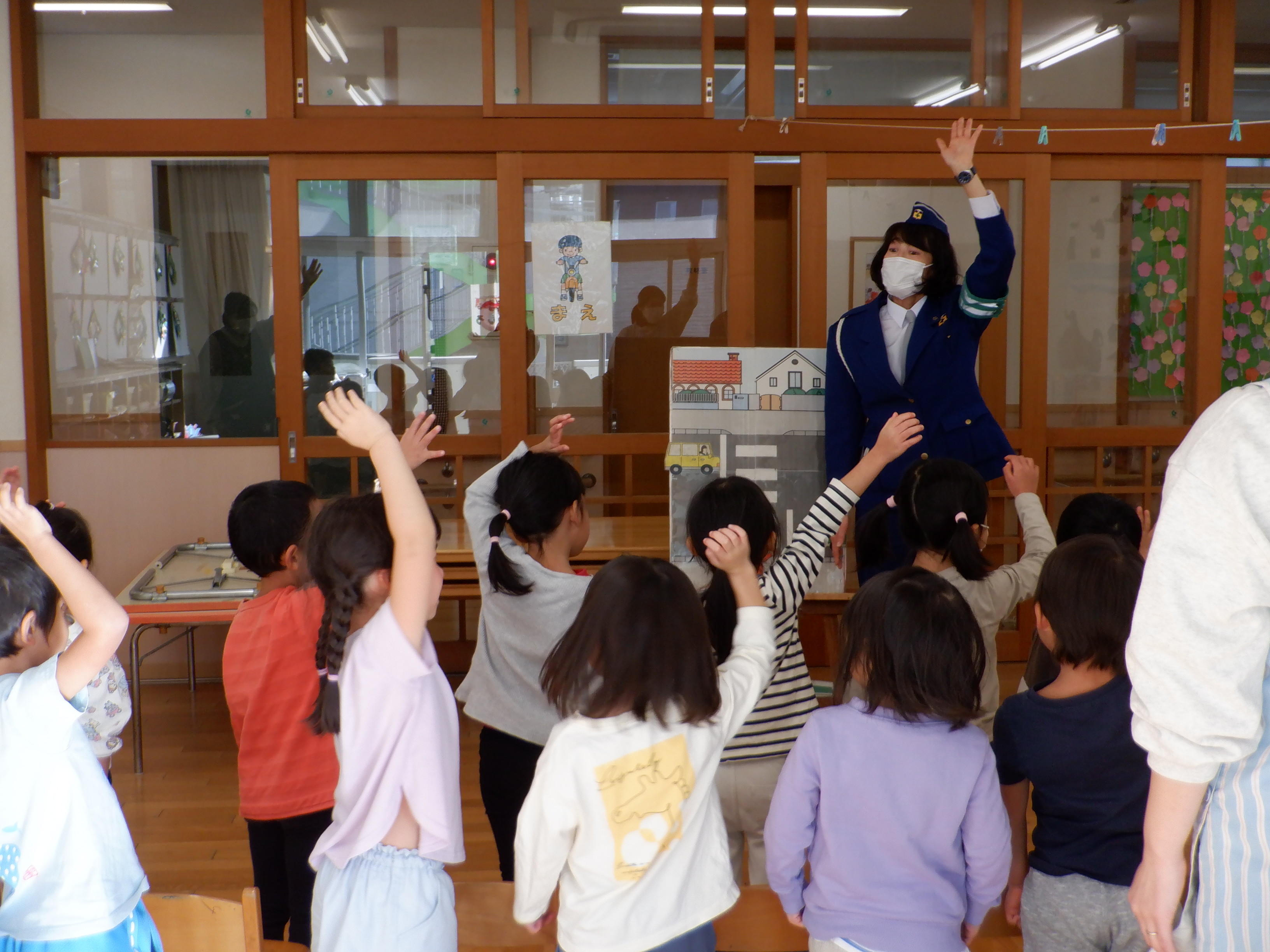 交通安全教室にサンタさん