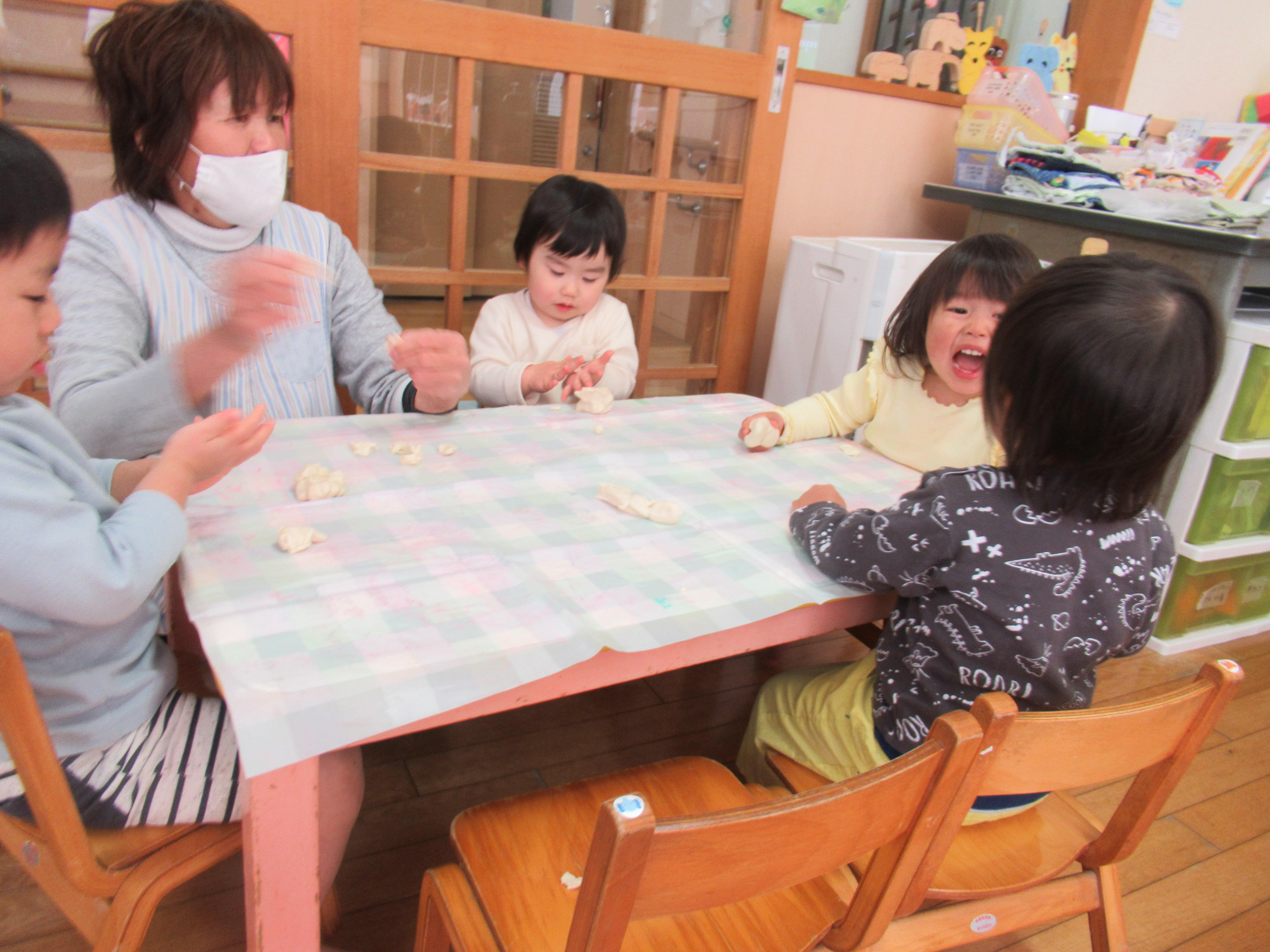 小麦粉粘土って 気持ちいいな！