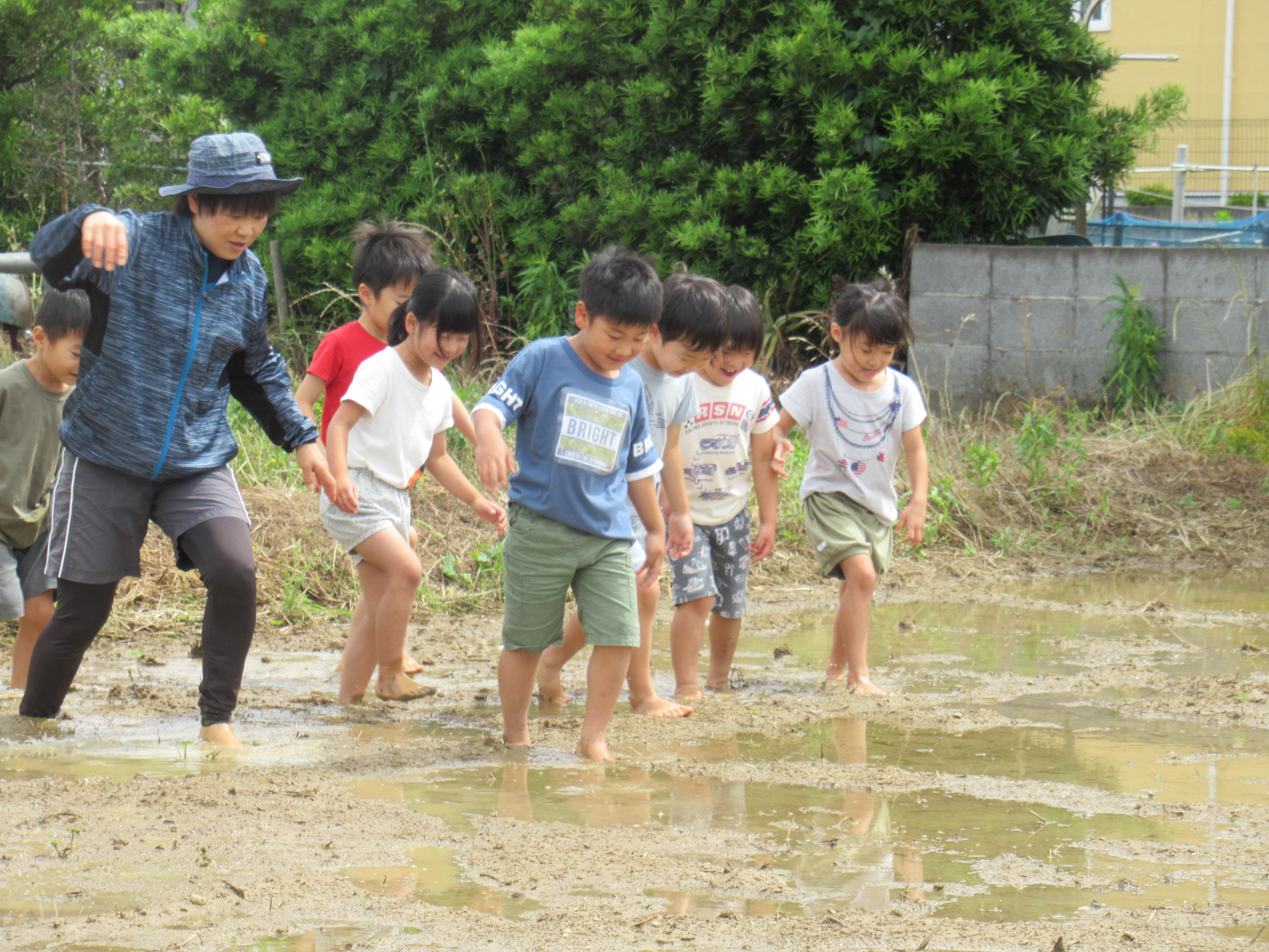 どろんこ遊び、気持ちい～い！（年長組）